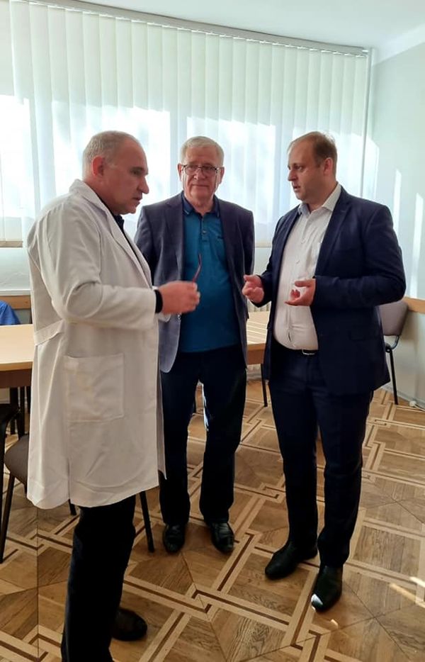 Лікар провів консультативні зустрічі з хворими.