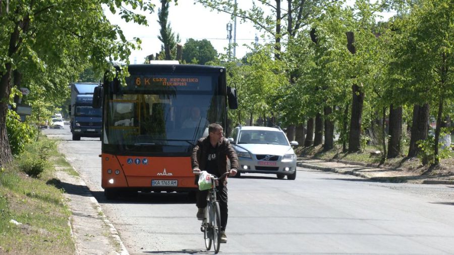 Один перевізник витрачає приблизно 50 літрів пального на день