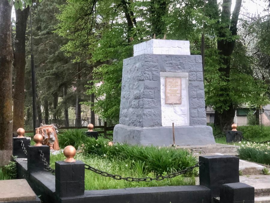 Так тепер виглядає пам'ятник радянським "визволителям". Фото: Роман Клим/Facebook