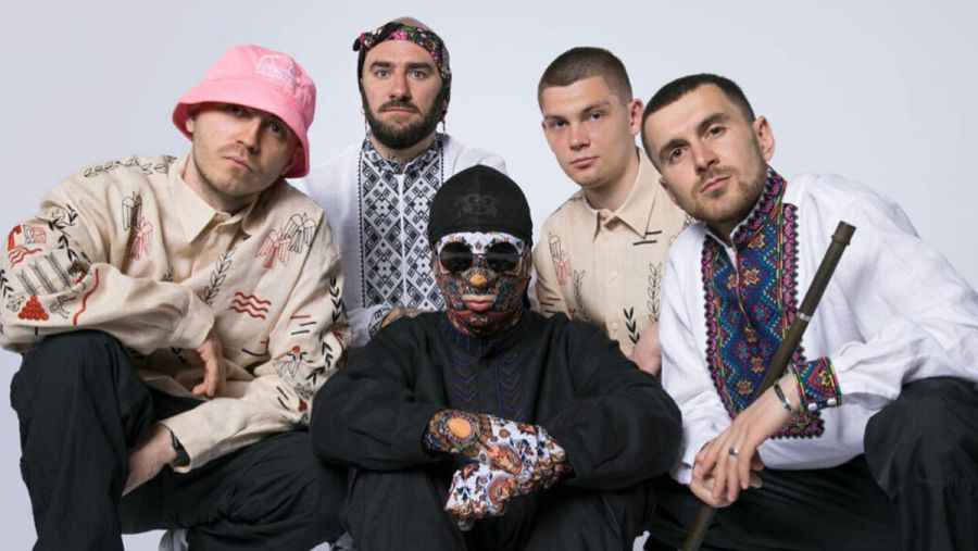 Гурт Kalush зробив фотосесію у вишитих сорочках