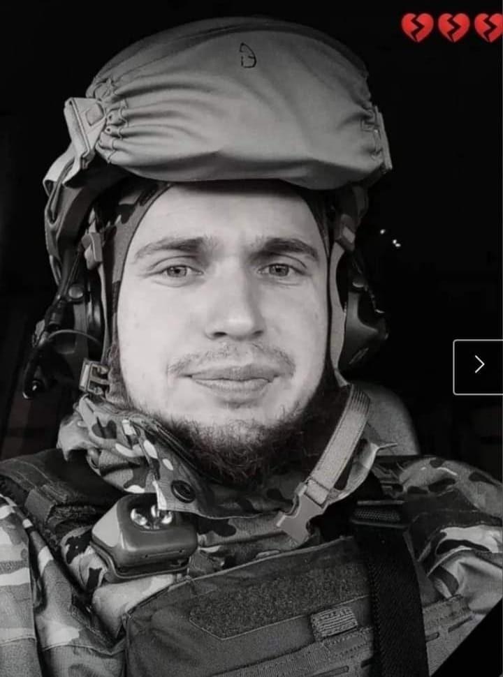 У скорботі залишилися батьки, дружина і синочок Василя. Вічна пам'ять захиснику України!