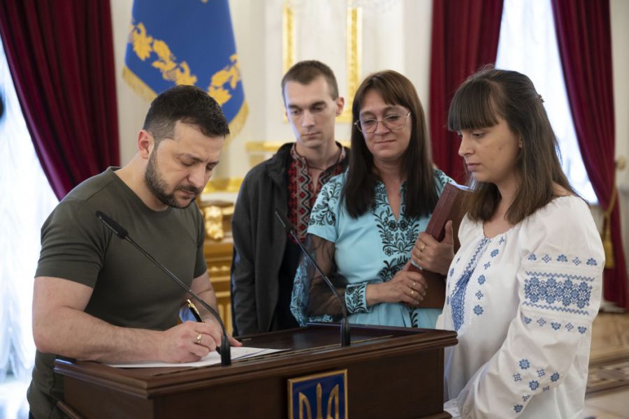 Деяких військових президент нагородив посмертно.