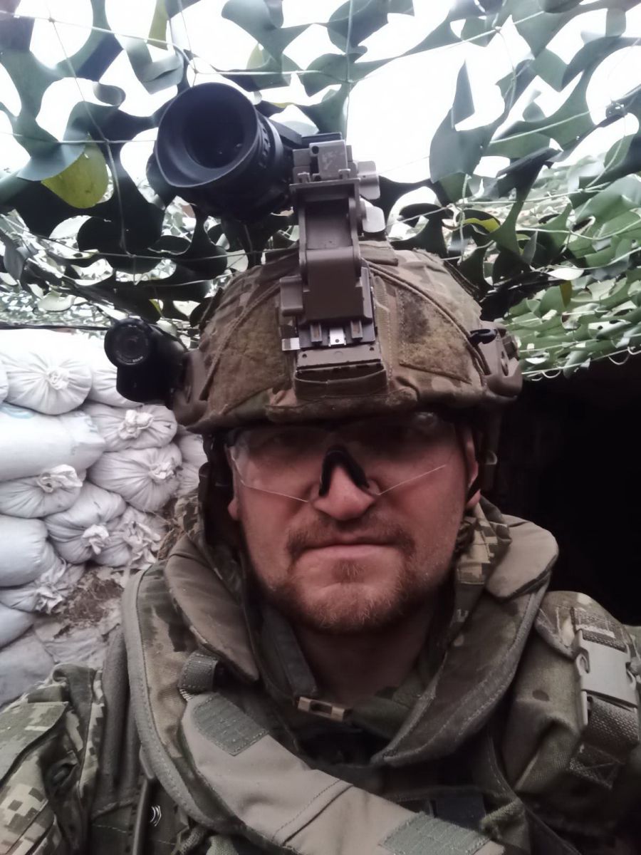 Цей чоловік у війську не задля високих посад і погонів, а щоб стояти пліч-о-пліч з побратимами на полі бою