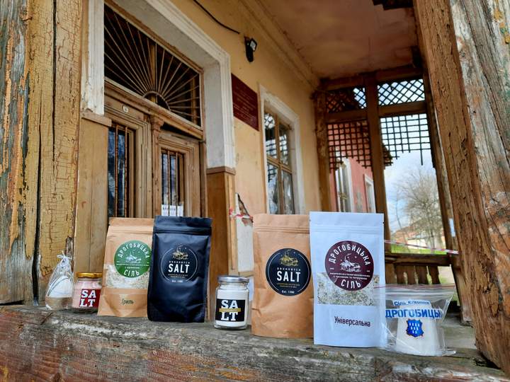 Дрогобицька солеварня виробляє сувенірні набори солі/