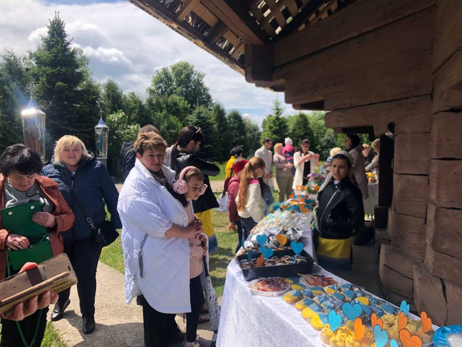 На гостині у Хтіні не продавали, а пригощали. Фото: Андрій Ляхович