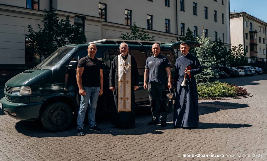 Авто для бійців оснащене сонячною батареєю