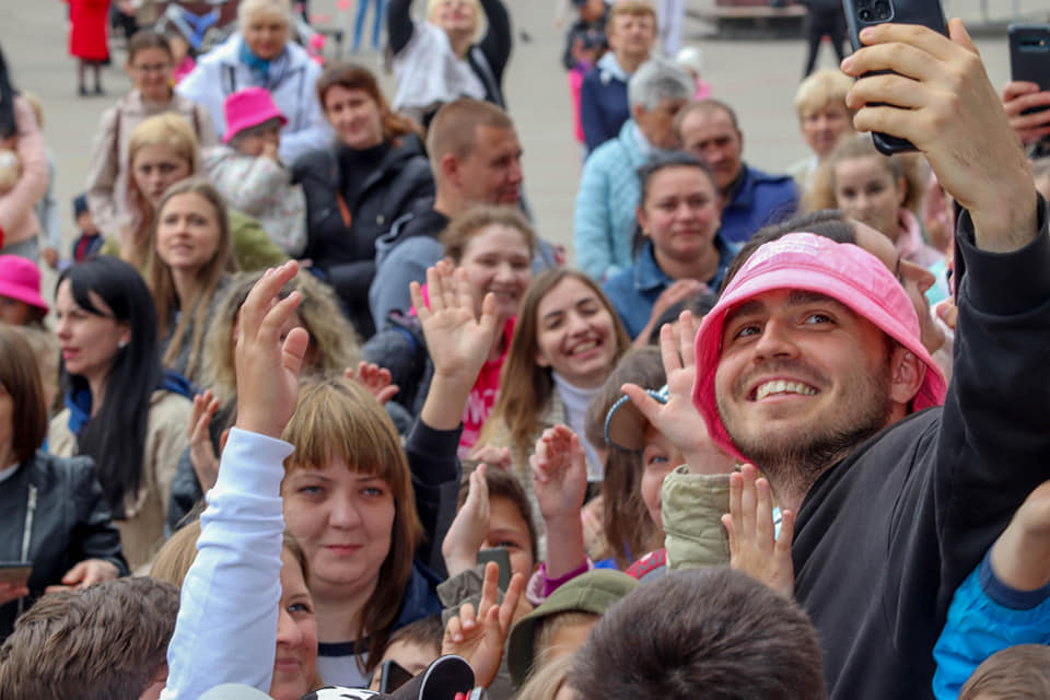 Так зустрічали після перемоги на Євробаченні Олега Псюка у рідному Калуші. Фото: Андрій Найда/Facebook