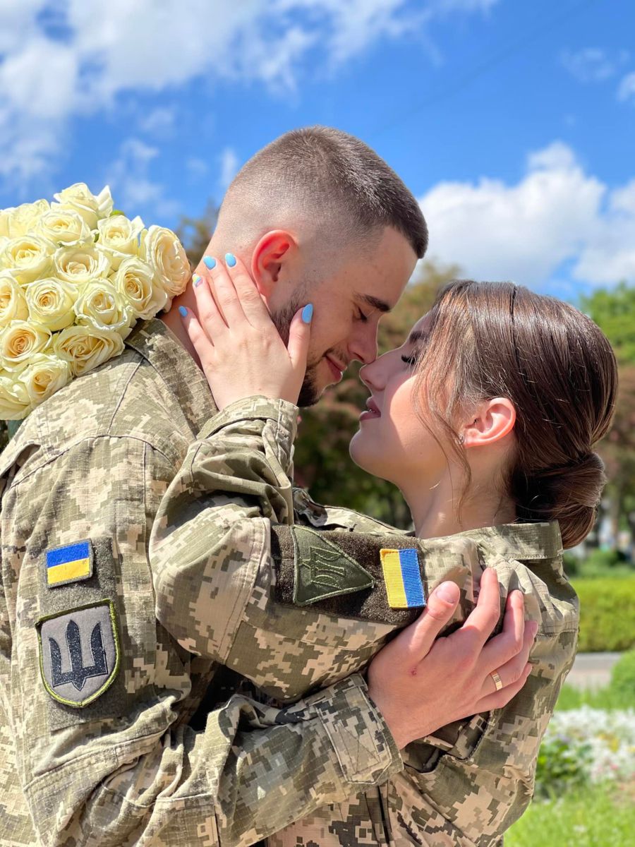 Молодята вирішили побратися у військовій формі