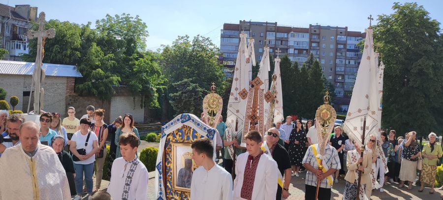 Сьогодні калушани молитимуться за мир та опіку над захисниками України. Фото: Вероніка Бігун, Ярослав Чопанюк