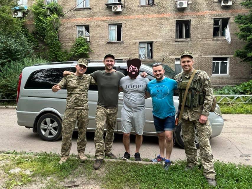 На передову передали військову амуніцію, одяг, смаколики, взуття, павербанки