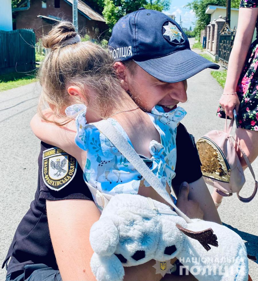 Настя подякувала правоохоронцям за таку увагу і побажала їм легкої та безпечної служби