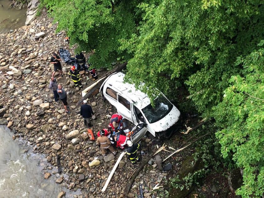 У ДТП за участі Volkswagen T4 постраждали двоє людей. Фото: Рожнятівщина PROZORRO/Facebook