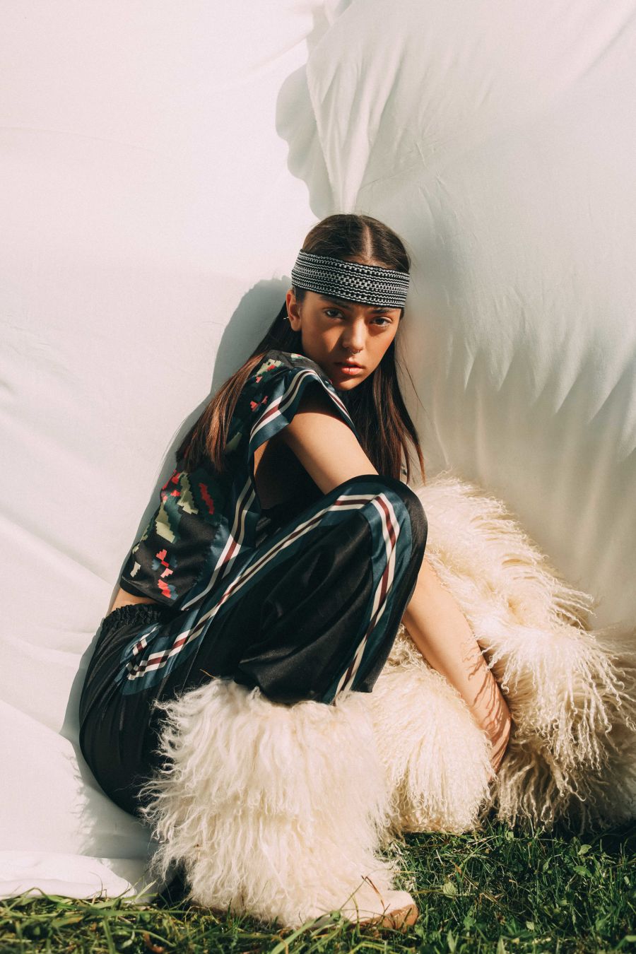 Центральним елементом стала авторська інтерпретація орнаменту старовинних домотканих килимів Буковини