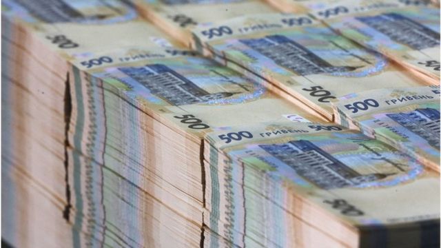 Фактично, йдеться про секвестр бюджету — скорочення дохідної і видаткової частини