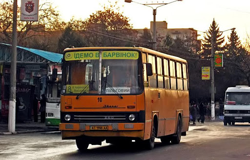 Йдеться про три міські автобусні маршрути загального користування, один із яких — на Височанку
