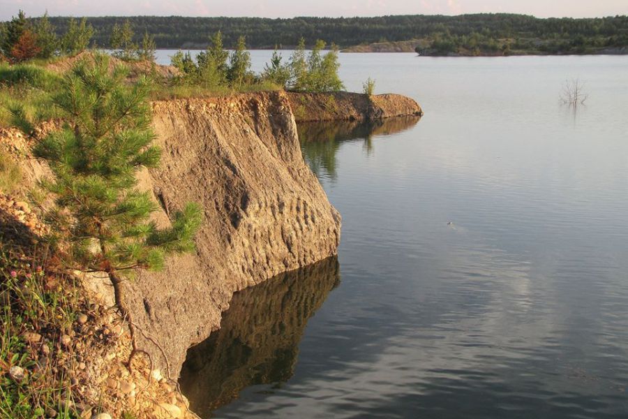 Ілюстроване фото. Люди все ж відпочивають і купаються у необлаштованих для цього місцях