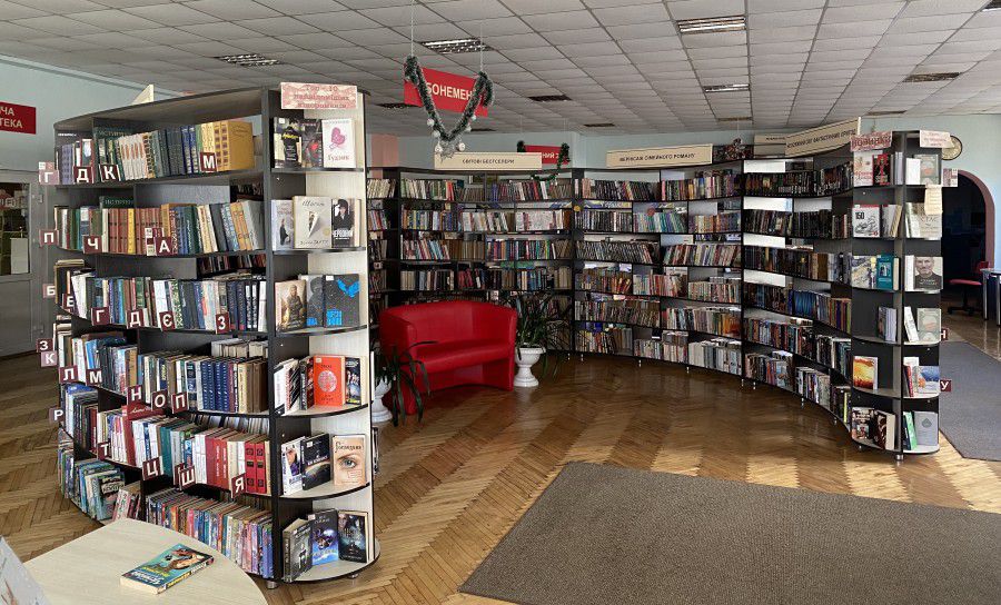 Ілюстроване фото. Придбання 830 книг профінансував міський бюджет, 3669 — були подаровані