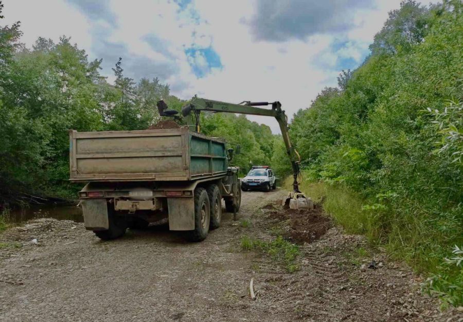 Поліція вилучила спецтехніку та вантаж без документів