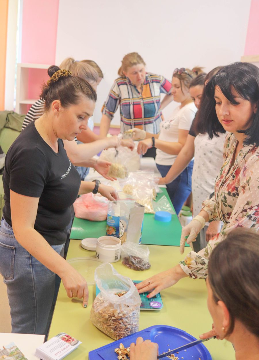 За тиждень пластуни готують до 150 порцій готової продукції. Фото: Міська рада