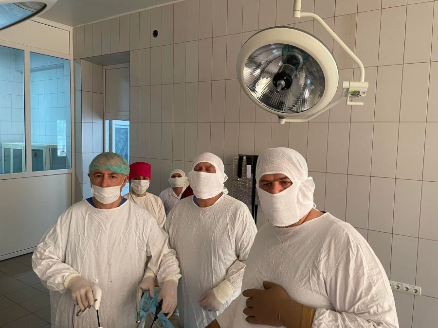 Хірурги видаляли праву половину товстого кишечника