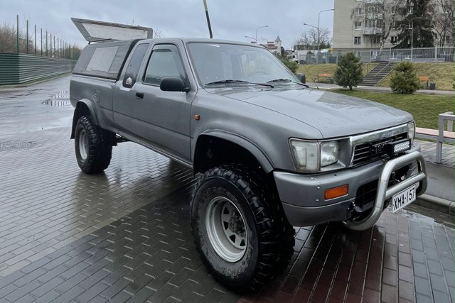 Хлопчик відмовився від купівлі велосипеда і віддав усі подаровані йому гроші для придбання машини на передову