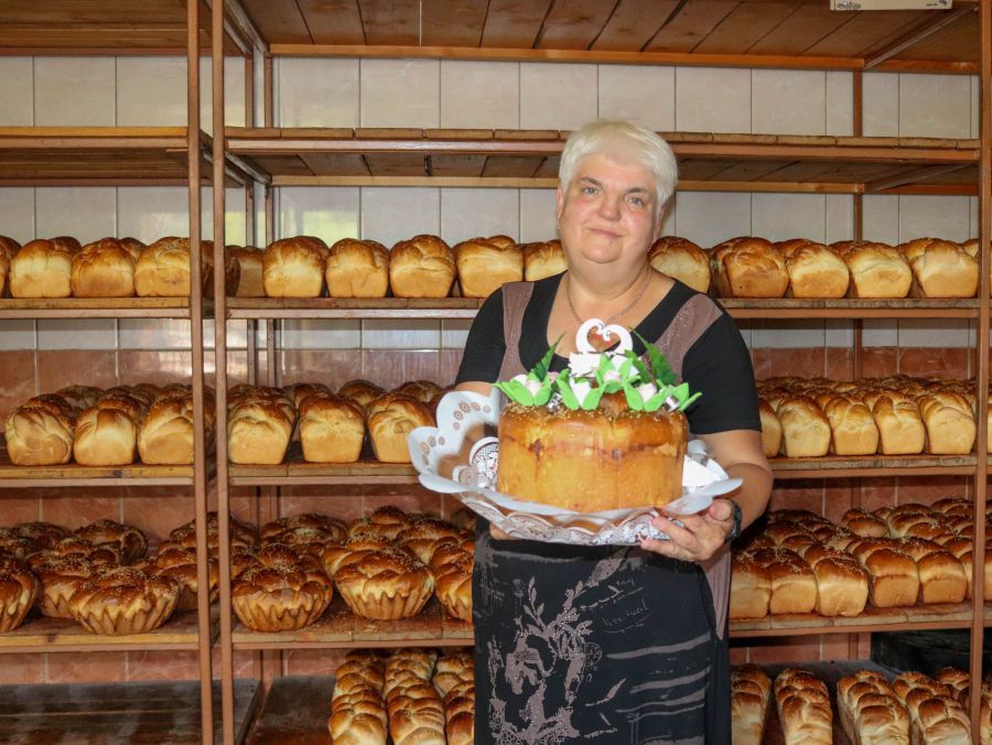 З перших днів війни Віра Кицман та її пекарня «Матусин хлібчик» допомагає з хлібом людям.