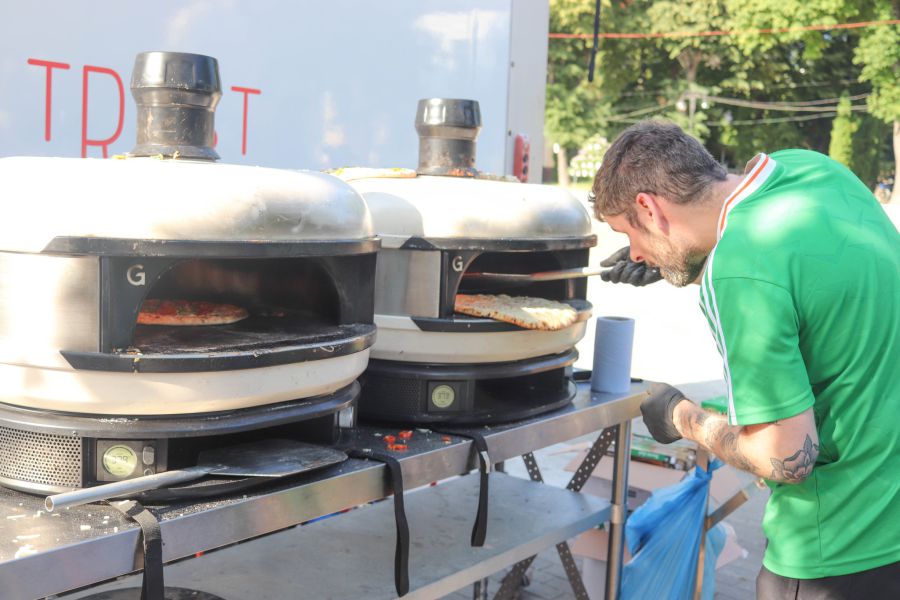  Минулого разу роздали до 1000, цього разу – 500 штук смачної страви.
