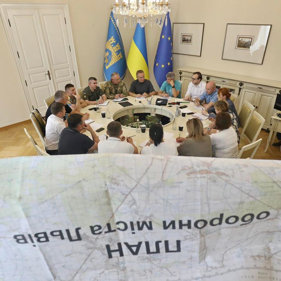 Міський голова зазначив, що треба готуватись до холодної зими і забезпечити можливість обігріву без газу