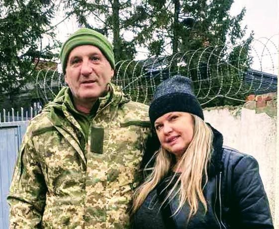 Валерій Сокіл із дружиною після зголошення до ЗСУ