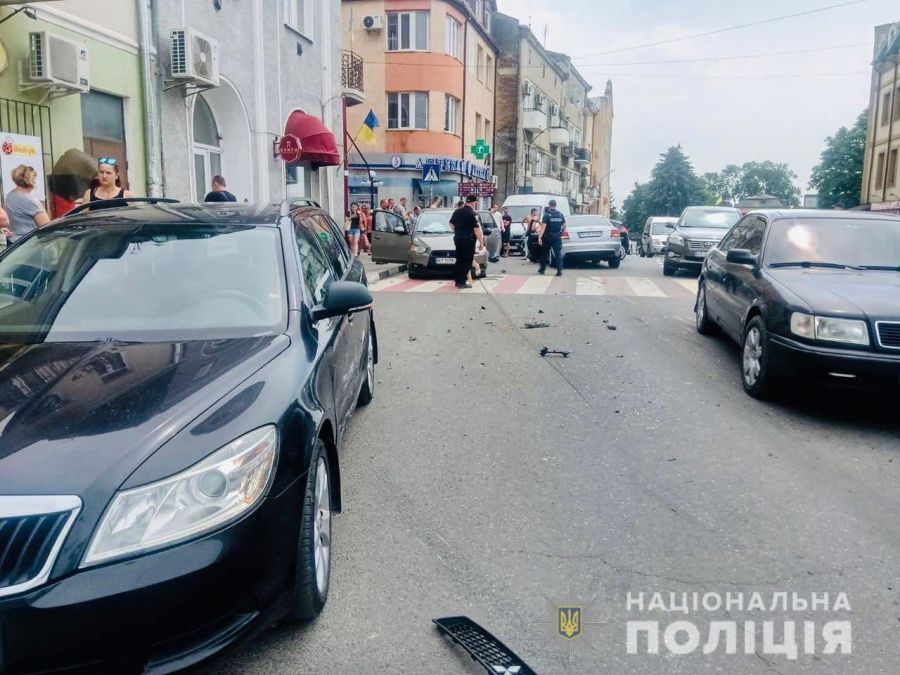 Водій виїхав на зустрічну смугу руху, де вчинив ДТП