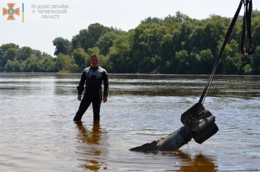 Рятувальники вражені безпечністю відпочивальників. Фото: ДСНС України