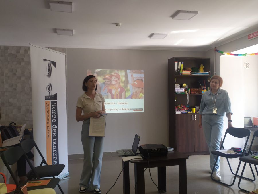 Кожен учасник тренінгу буде проводити заняття для груп дітей та молоді, використовуючи матеріали та обладнання від фонду