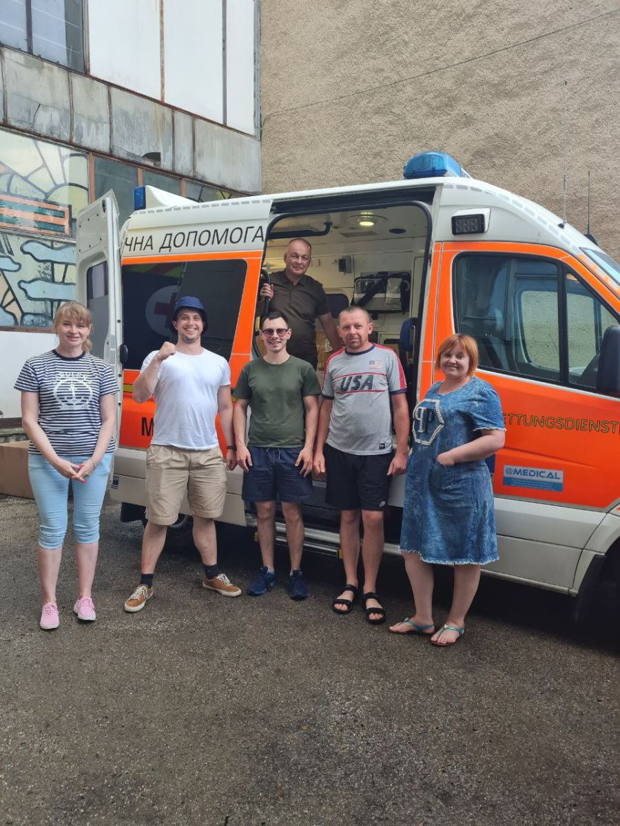 "Азову" допомагає потужна волонтерська громада з України та за кордоном