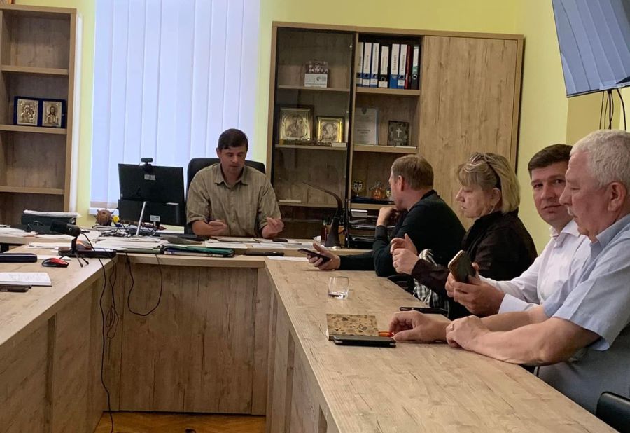 Гості оглянули спальний корпус колишньої спецшколи