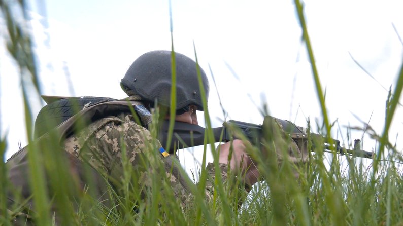 Ілюстроване фото. Навчання військовослужбовців зі стрілецької підготовки триватиме з 10.00 до 17.00