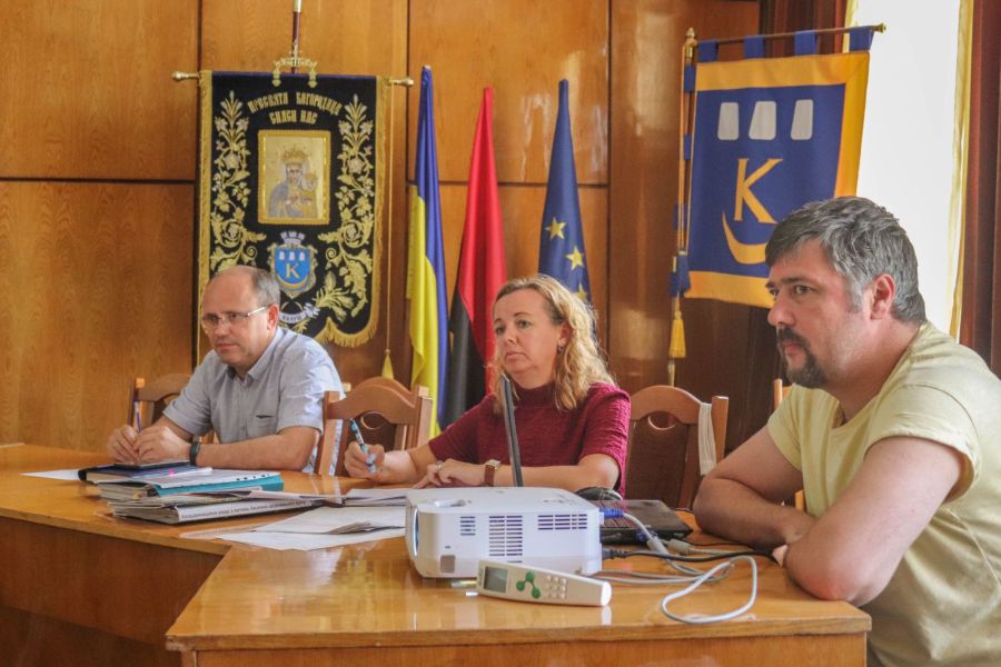 Біля волейбольного майданчику у районі вул. Пушкіна, 15 встановлять дорожній знак "Діти". Фото: Міська рада