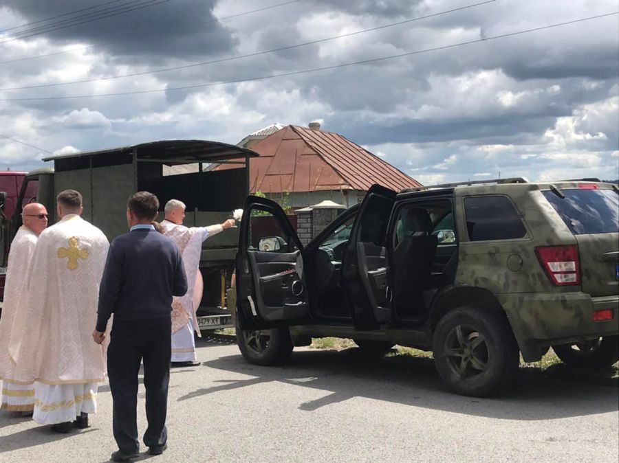 УАЗ передала військовим релігійна громада