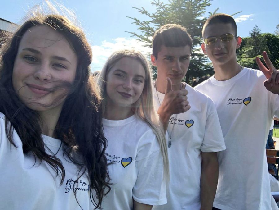 Під час виступу жителі Новиці організували збір 16000 гривень для ЗСУ. Фото: Віталіна Липовська