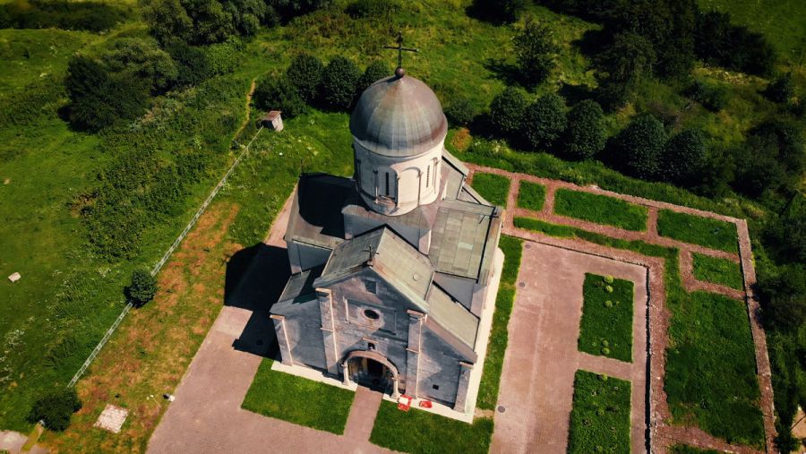 Церква була збудована 1194 року волинським князем Романом Мстиславичем і названа на честь його діда Пантелеймона