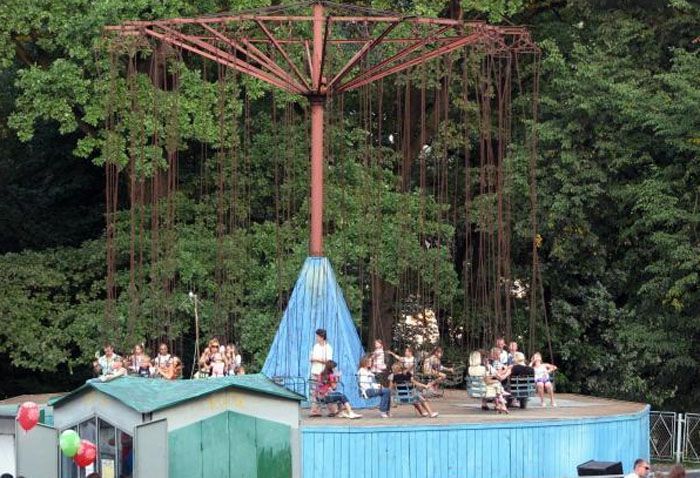 За кошторисом, який було складено раніше, вартість ремонту каруселі складала близько 450 тис. гривень