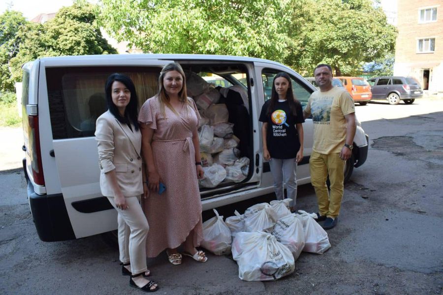 Громадам Калуського району передали 1700 продуктових наборів 