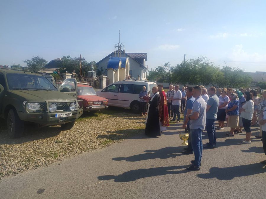 Боднарівчани вже відправили на передову одну з автівок, решту — готують