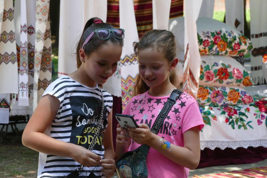 Деяким виробам із бабусиної хати — понад 100 років. Фото: Андрій Найда/Facebook