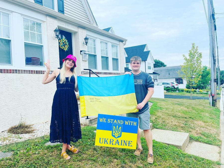 Переможці аукціону візьмуть цей прапор із собою на концерт Kalush Orchestra у Філадельфії