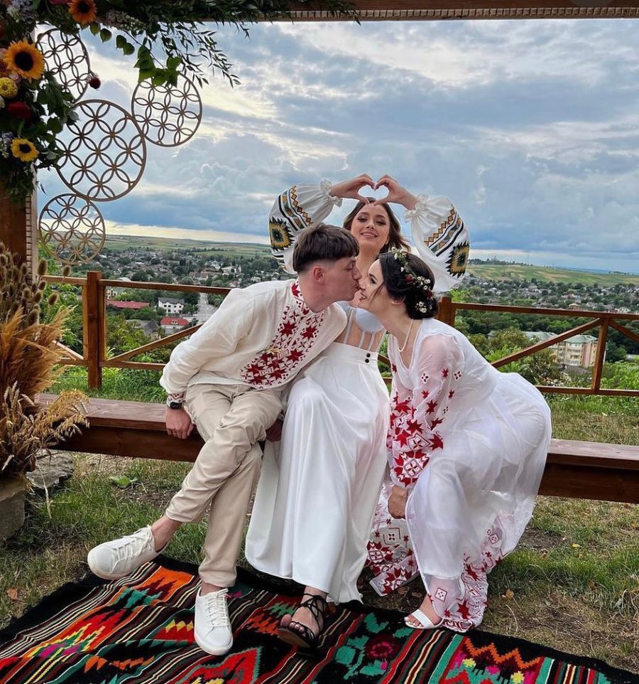 Учасників весільних церемоній закликають здійснити пожертви для допомоги ЗСУ