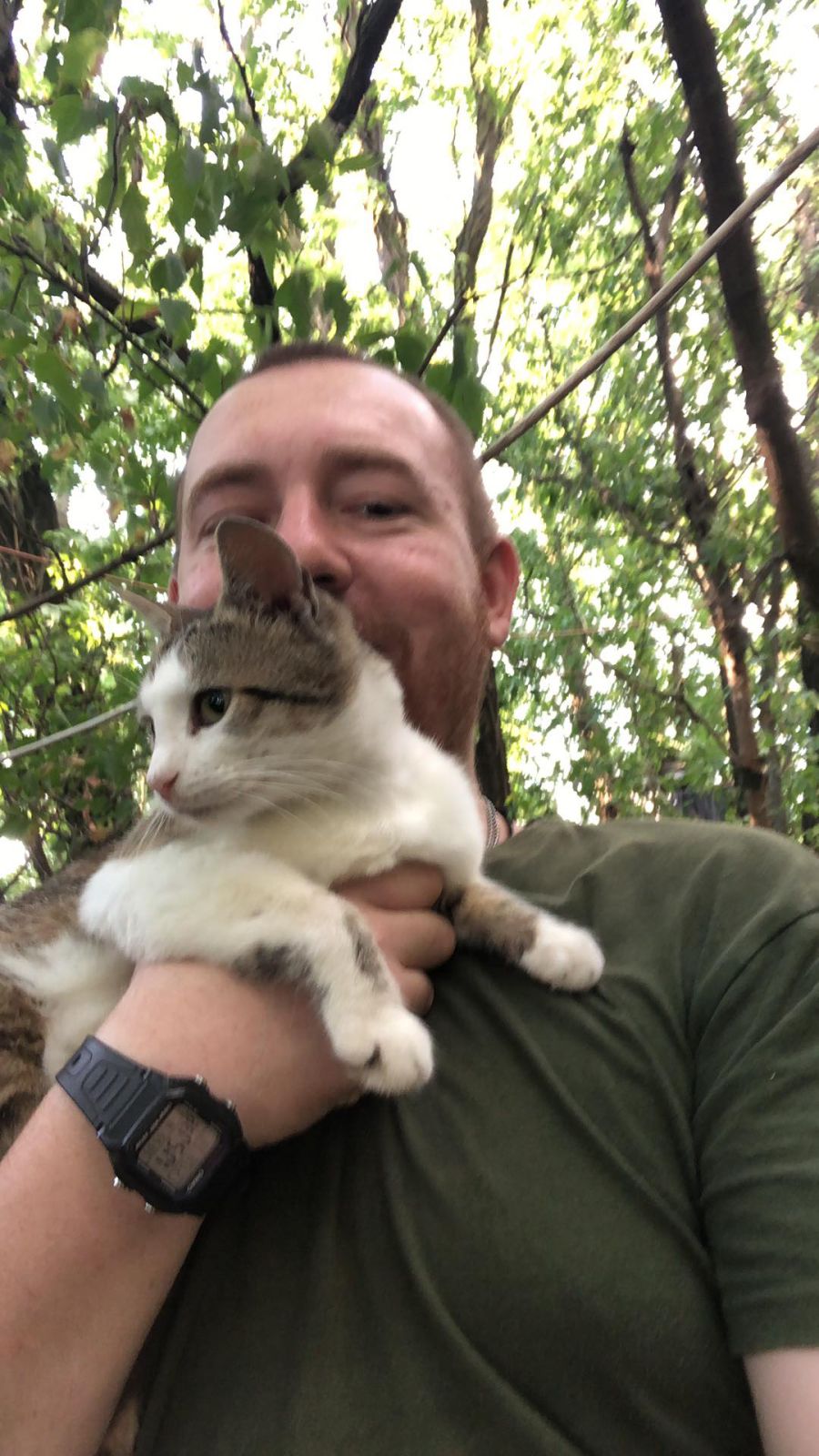 Юрій Тимків із кішкою-улюбленицею Живчиком