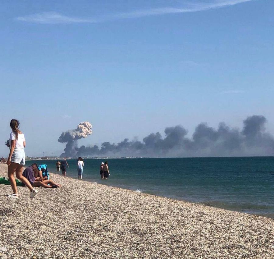 Користувачі соцмережі пишуть, що "ЗСУ закрили туристичний сезон у Криму"