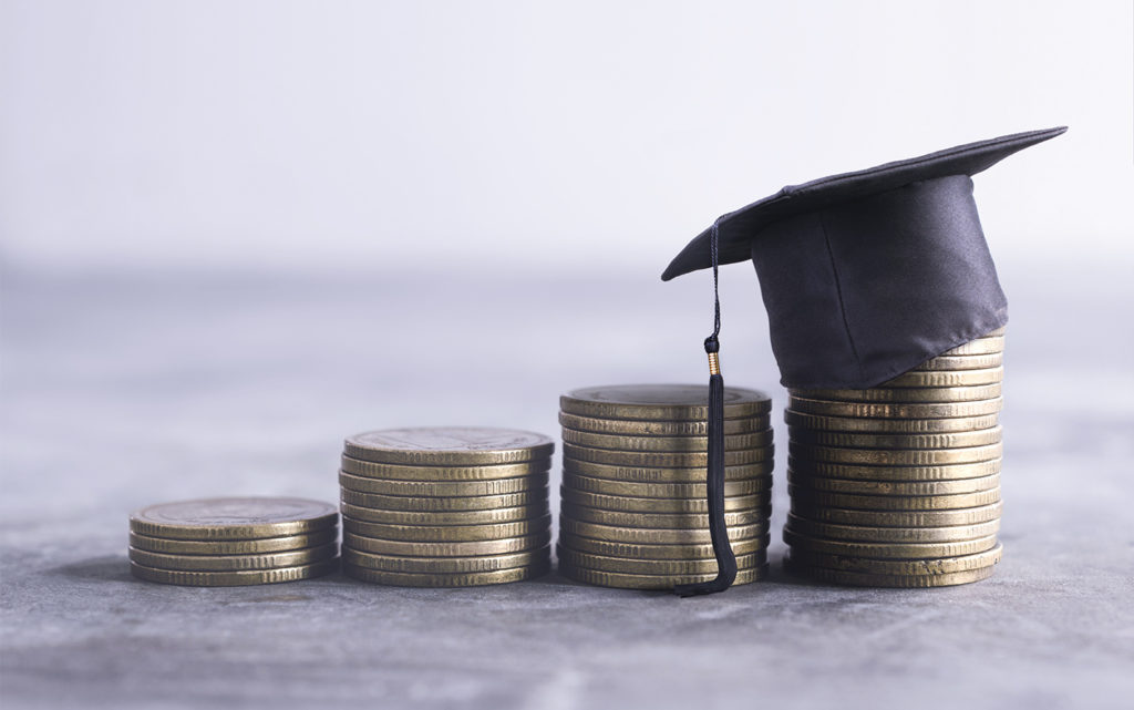 Ілюстроване фото. Премію щомісячно виплачуватимуть 22-м працівникам освіти області, які перебувають на пенсії