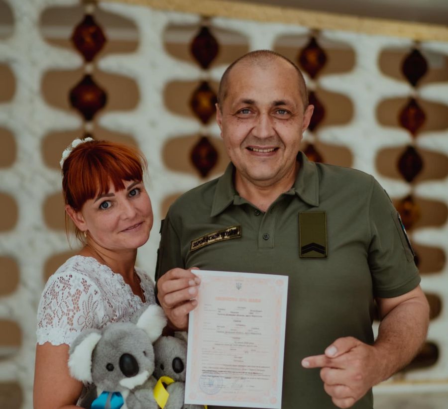 Срібне весілля сім'я мріє відзначити у відбудованому Маріуполі