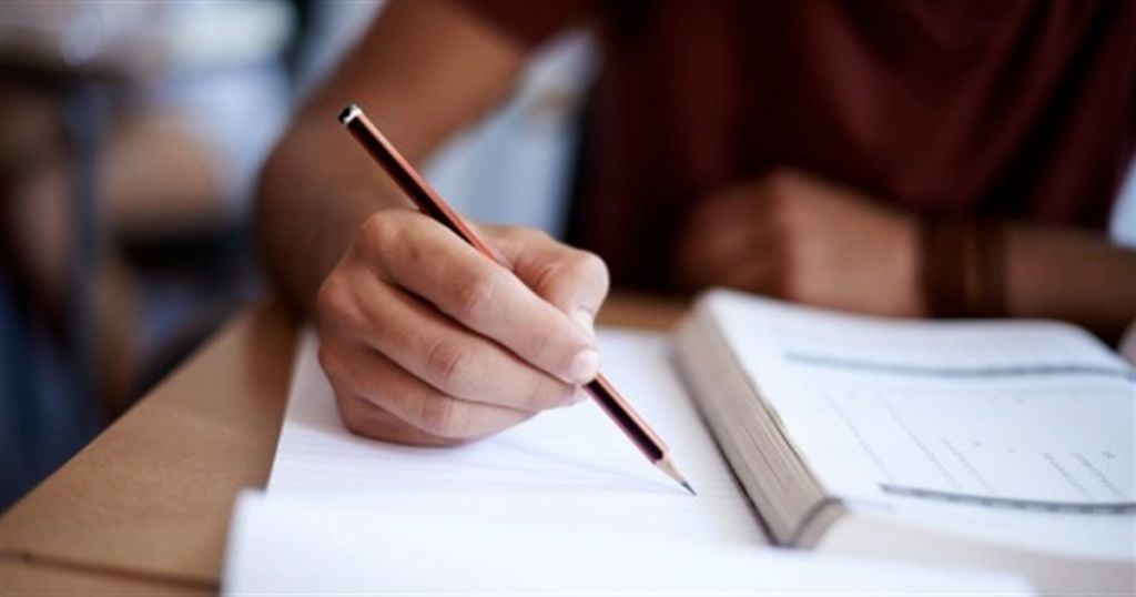 Ілюстроване фото. 200 балів з трьох предметів отримали четверо випускниць